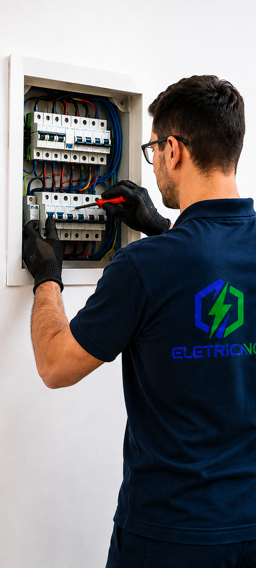 Manutenção em quadro elétrico realizada pela Eletricavix